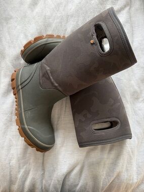 Bogs Women's Gray Green Winter Rain Boots with Brown Soles